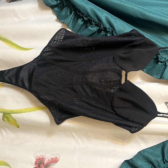 Zara Lace Bodysuit - Picture 3 of 8